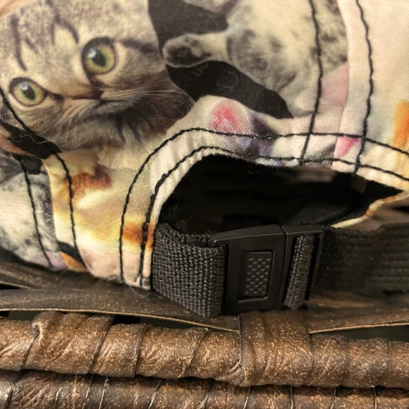 Fun novelty Cats! Cap/hat. In great condition! - Picture 2 of 2